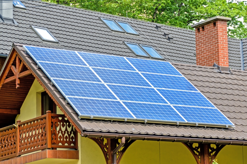 chauffagiste-POURCIEUX-min_solar-panels-1477987